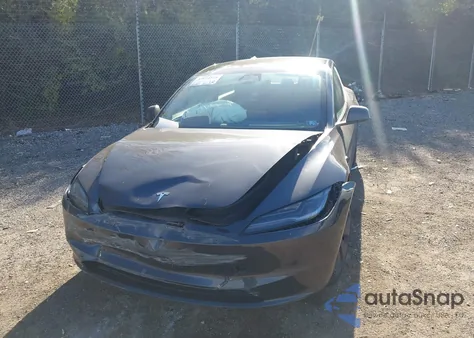 2025 Tesla Model 3 Long Range Rear-Wheel Drive/Standard z USA, uszkodzony, nr VIN 5YJ3E1EA2SF920187